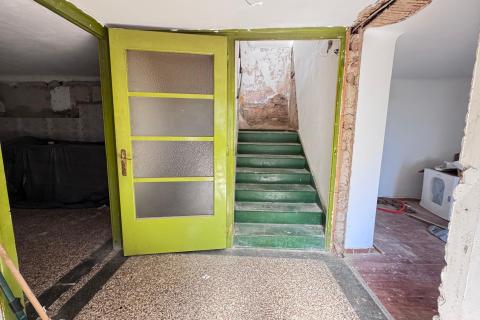 Rijeka, Kostrena, kuća za adaptaciju s velikom okućnicom