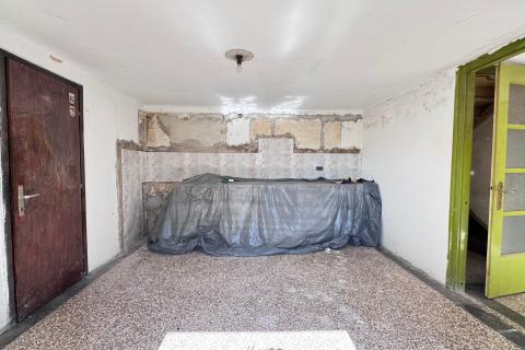 Rijeka, Kostrena, kuća za adaptaciju s velikom okućnicom