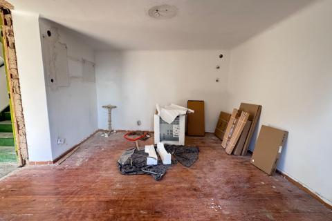 Rijeka, Kostrena, kuća za adaptaciju s velikom okućnicom