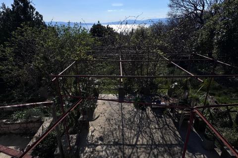 Rijeka, Kostrena, kuća za adaptaciju s velikom okućnicom