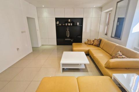 Flat/Appartement Centar, Pula, 74m2