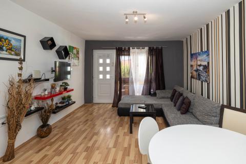 Цриквеница, Драмаль &ndash; дом с 7 апартаментами в туристическом бизнесе