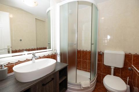 Цриквеница, Драмаль &ndash; дом с 7 апартаментами в туристическом бизнесе