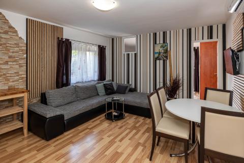 Цриквеница, Драмаль &ndash; дом с 7 апартаментами в туристическом бизнесе