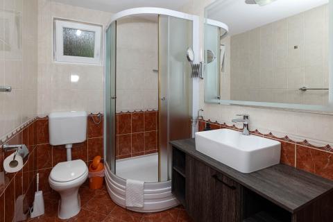 Цриквеница, Драмаль &ndash; дом с 7 апартаментами в туристическом бизнесе