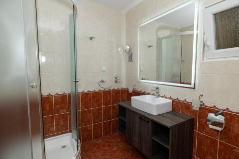 Цриквеница, Драмаль &ndash; дом с 7 апартаментами в туристическом бизнесе