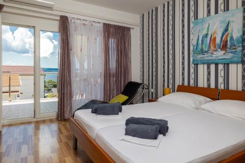 Цриквеница, Драмаль &ndash; дом с 7 апартаментами в туристическом бизнесе