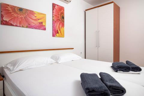 Цриквеница, Драмаль &ndash; дом с 7 апартаментами в туристическом бизнесе