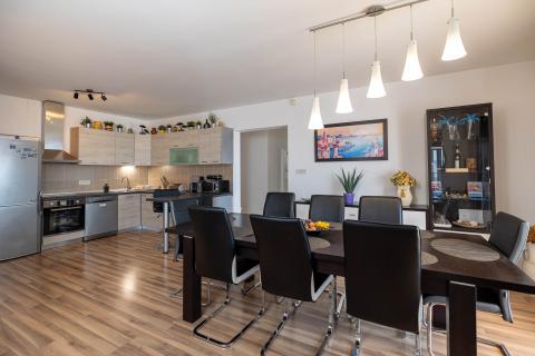 Цриквеница, Драмаль &ndash; дом с 7 апартаментами в туристическом бизнесе