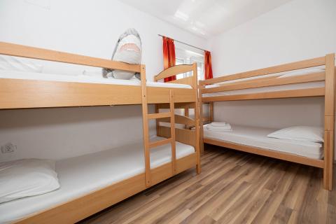 Цриквеница, Драмаль &ndash; дом с 7 апартаментами в туристическом бизнесе