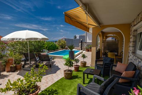 Цриквеница, Драмаль &ndash; дом с 7 апартаментами в туристическом бизнесе