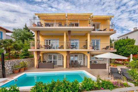 Цриквеница, Драмаль &ndash; дом с 7 апартаментами в туристическом бизнесе