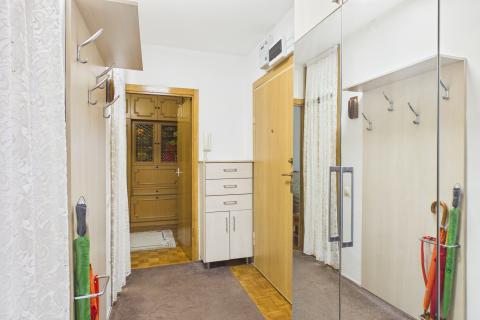 Zagreb, Utrina - dvosobni stan s lođom i otvorenim pogledom