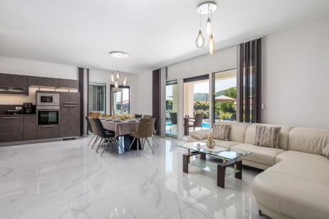 Huis Dražice, Jelenje, 179m2