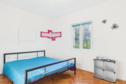 Senj, Sv. Juraj &ndash; Haus mit gro&szlig;em Grundst&uuml;ck, 500 m vom Meer entfernt