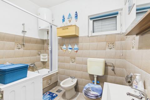 Senj, Sv. Juraj &ndash; Haus mit gro&szlig;em Grundst&uuml;ck, 500 m vom Meer entfernt