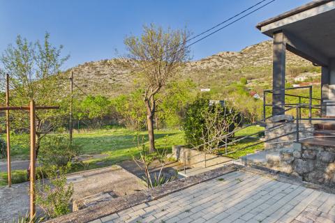 Senj, Sv. Juraj &ndash; Haus mit gro&szlig;em Grundst&uuml;ck, 500 m vom Meer entfernt