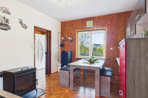 Senj, Sv. Juraj &ndash; Haus mit gro&szlig;em Grundst&uuml;ck, 500 m vom Meer entfernt