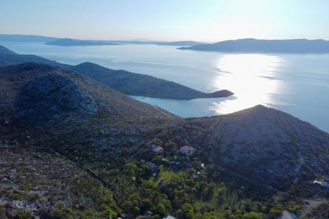 Senj, Sv. Juraj &ndash; Haus mit gro&szlig;em Grundst&uuml;ck, 500 m vom Meer entfernt