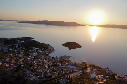 Senj, Sv. Juraj &ndash; Haus mit gro&szlig;em Grundst&uuml;ck, 500 m vom Meer entfernt