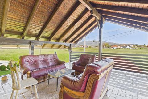 Casa Gornji Desinec, Jastrebarsko - Okolica, 245m2