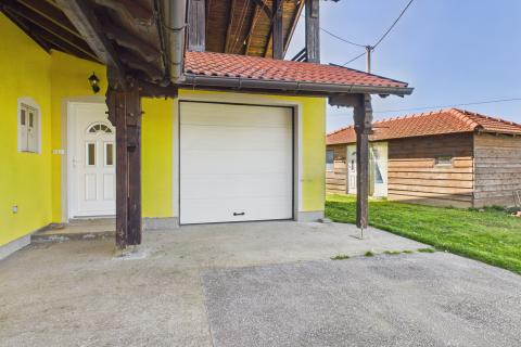 Casa Gornji Desinec, Jastrebarsko - Okolica, 245m2