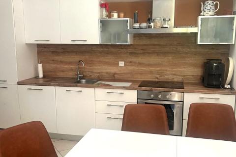 OTOK KRK -PINEZIĆI apartman u prizemlju sa terasom i garažom