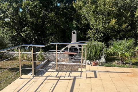 OTOK KRK -PINEZIĆI apartman u prizemlju sa terasom i garažom