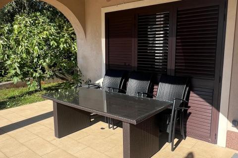 OTOK KRK -PINEZIĆI apartman u prizemlju sa terasom i garažom