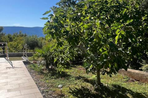 OTOK KRK -PINEZIĆI apartman u prizemlju sa terasom i garažom