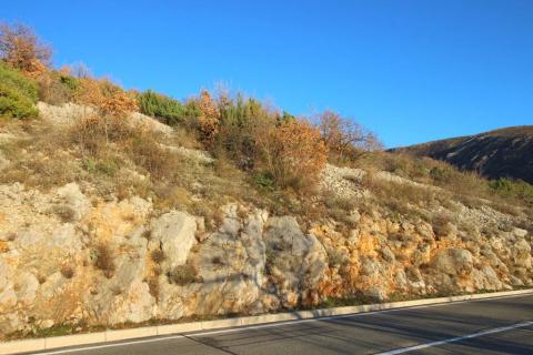 Senj, Bunica - građevinsko zemlji&scaron;te drugi red do mora