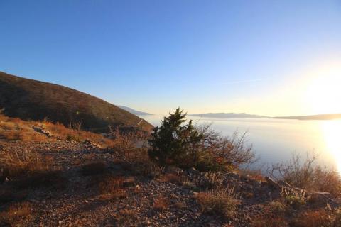 Senj, Bunica - građevinsko zemlji&scaron;te drugi red do mora