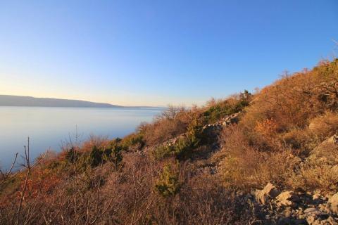 Senj, Bunica - građevinsko zemlji&scaron;te drugi red do mora