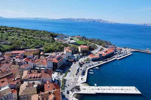 Сенj, центр &ndash; двухуровневая квартира в самом центре города