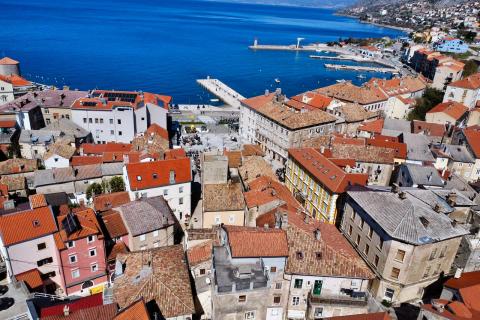 Сенj, центр &ndash; двухуровневая квартира в самом центре города