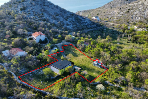 Senj, Sv. Juraj &ndash; Haus mit gro&szlig;em Grundst&uuml;ck, 500 m vom Meer entfernt