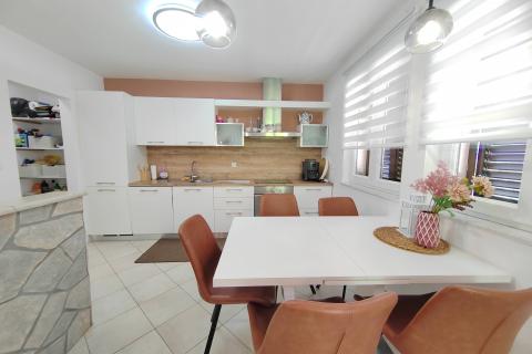 Flat/Appartement Pinezići, Krk, 73m2