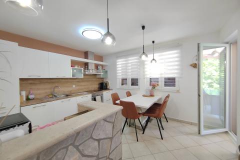 Flat/Appartement Pinezići, Krk, 73m2