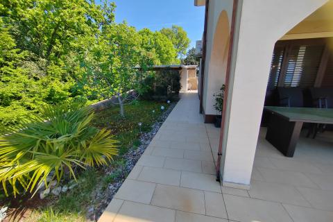 Flat/Appartement Pinezići, Krk, 73m2