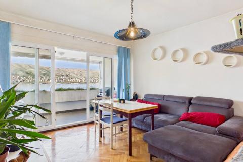 Pag, centar - dvosoban stan u centru sa pogledom na more