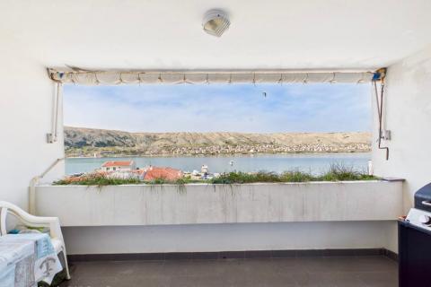 Pag, centar - dvosoban stan u centru sa pogledom na more