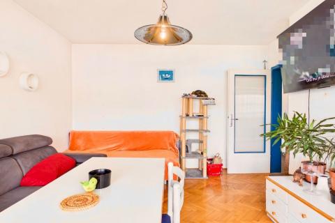 Pag, centar - dvosoban stan u centru sa pogledom na more