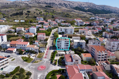 Pag, centar - dvosoban stan u centru sa pogledom na more