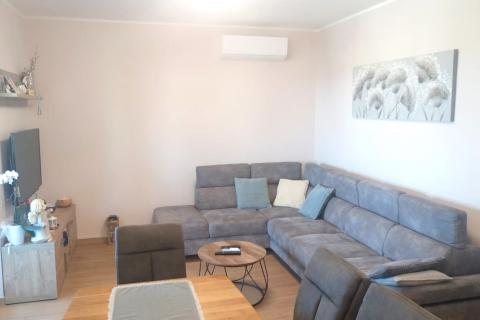 Istra, Poreč, Okolica, namje&scaron;ten trosobni stan s pogledom na more