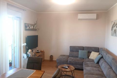 Istra, Poreč, Okolica, namje&scaron;ten trosobni stan s pogledom na more