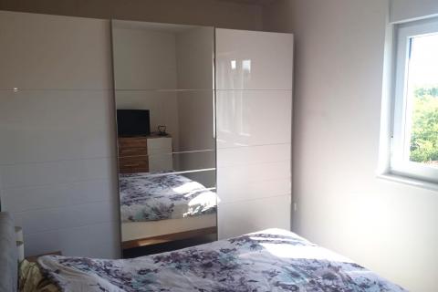 Istra, Poreč, Okolica, namje&scaron;ten trosobni stan s pogledom na more