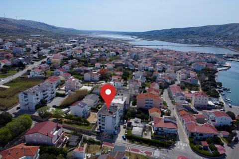 Pag, centar - dvosoban stan u centru sa pogledom na more