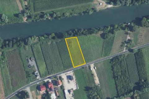 Ozalj, Tr&scaron;ka - građevinsko zemlji&scaron;te 2909 m2 uz rijeku Kupu idealno za seoski turizam