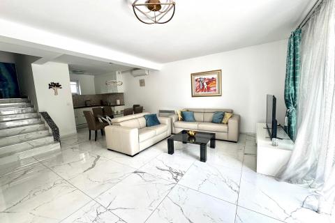 Hi&scaron;a Dramalj, Crikvenica, 200m2