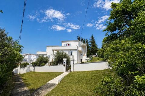 Hi&scaron;a Dramalj, Crikvenica, 200m2